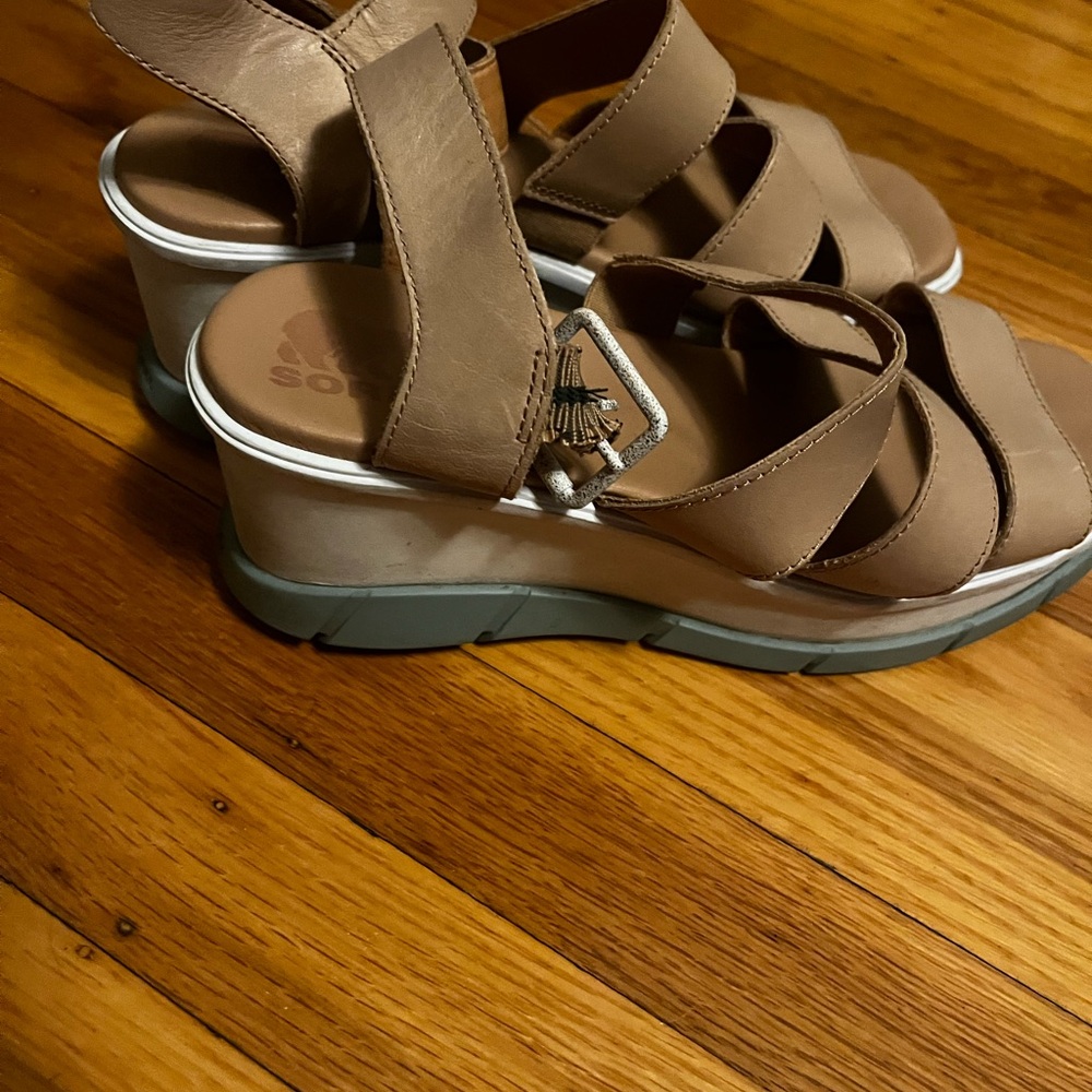 Sorel Jeanie Sandel size 8